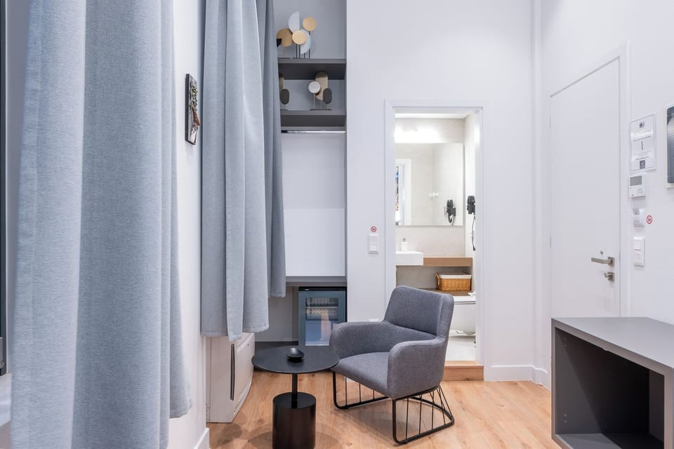 Superior Double Room, City View | Bathroom | Shower, free toiletries, hair dryer, towels