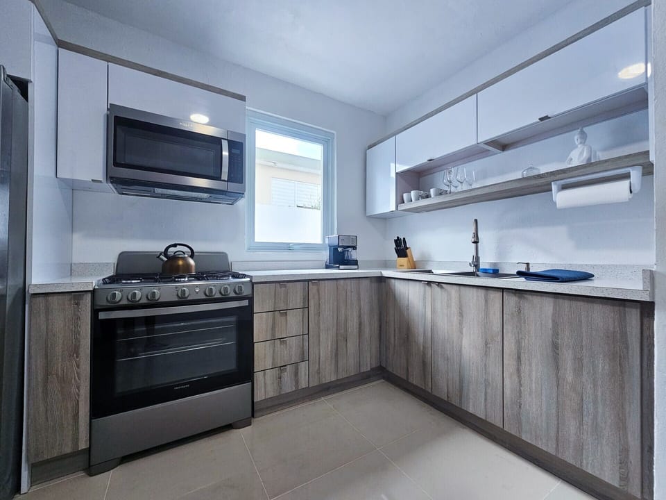 Full kitchen