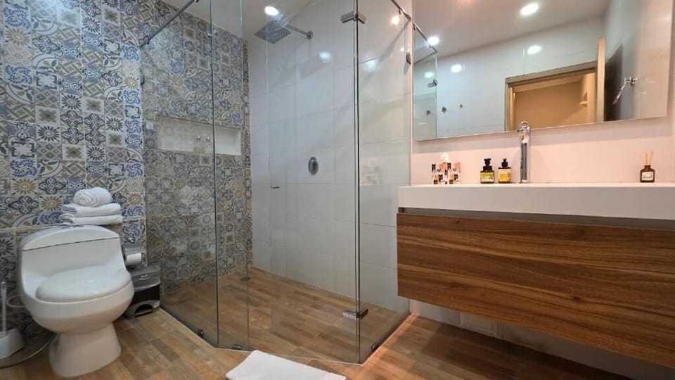 Family Room | Bathroom | Shower, free toiletries, towels, soap