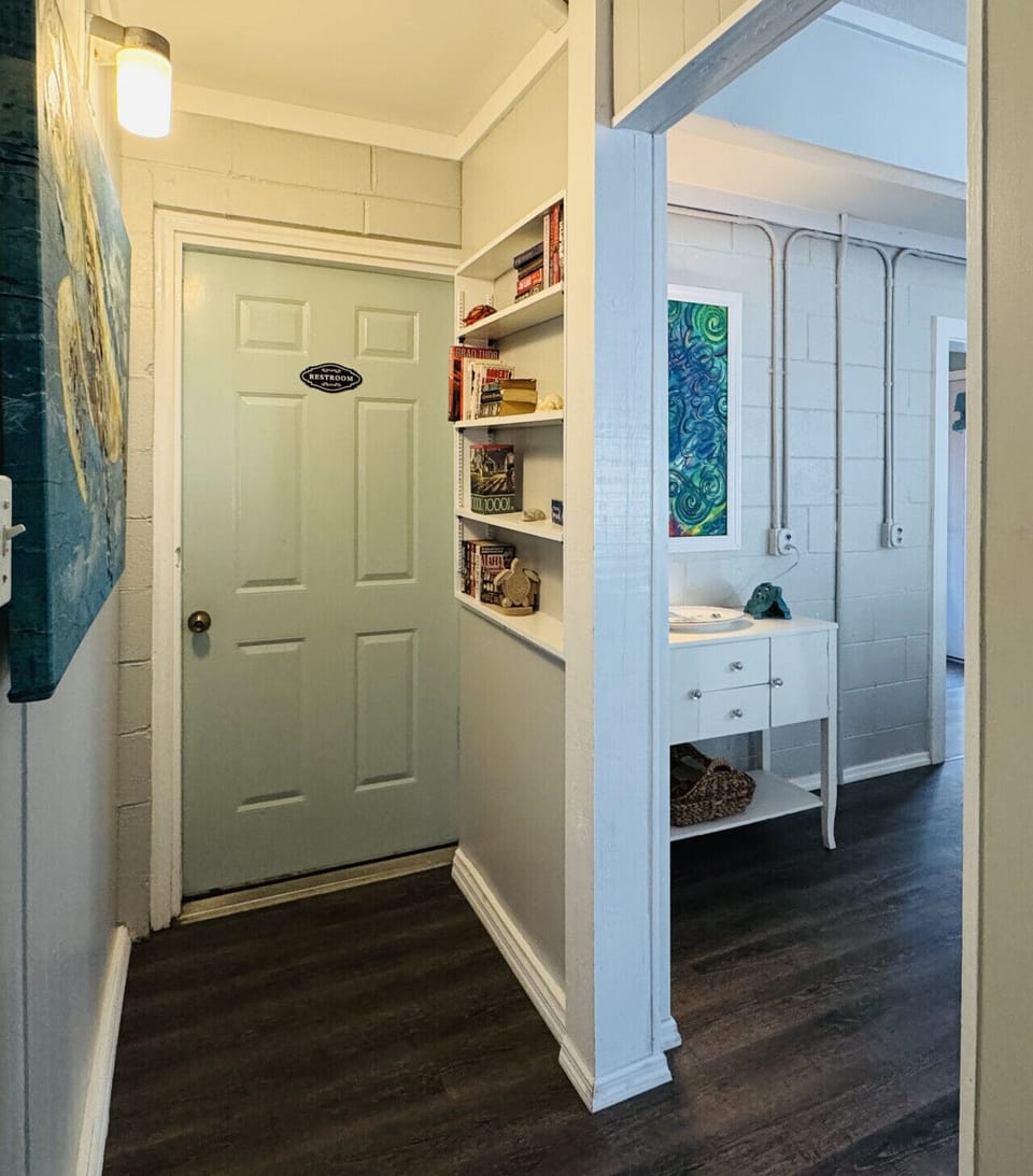 Turtle`s Beach House (lower) - full bathroom with walk-in shower