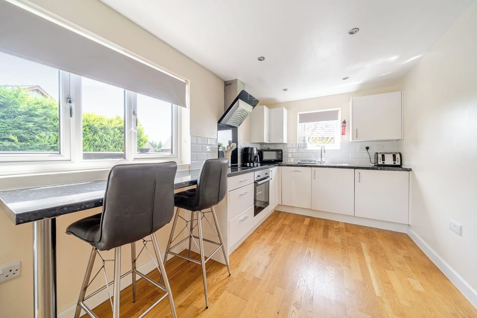 Cottage | Private kitchen | Fridge, microwave, dishwasher, toaster