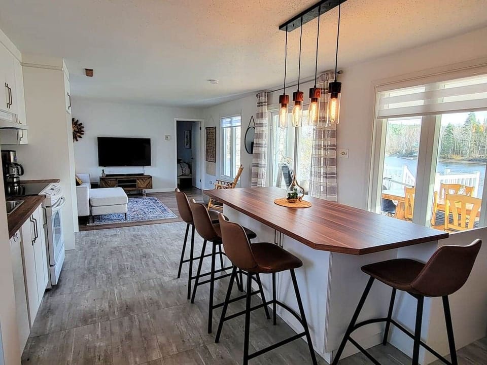 Kitchen with countertop