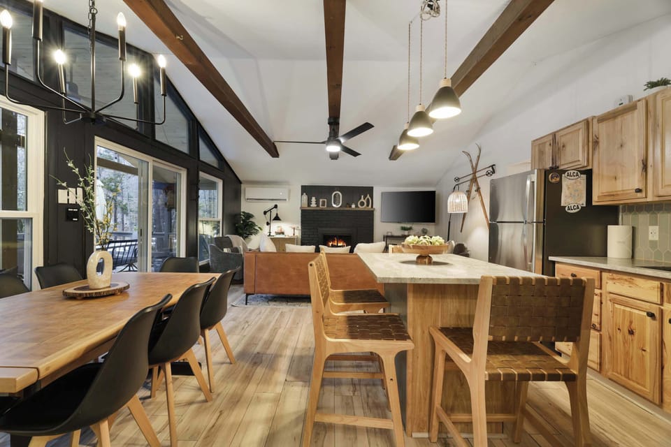 Stir the sauce, pour the wine, and still be part of the movie night chatter. That’s the beauty of an open-concept space—it makes multitasking feel like magic.