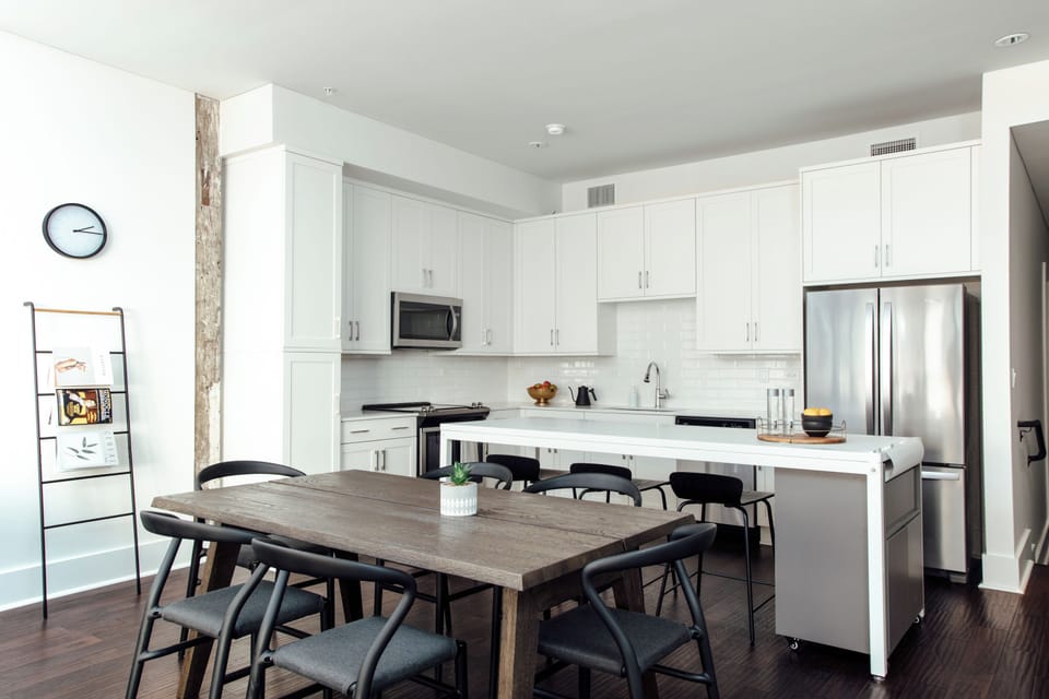Suite, 3 Bedrooms | Dining