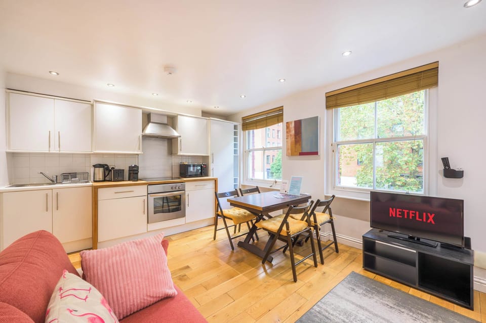 Apartment, 1 Double Bed with Sofa bed, Kitchen, City View (Theobalds Rd 43, B) | Living area