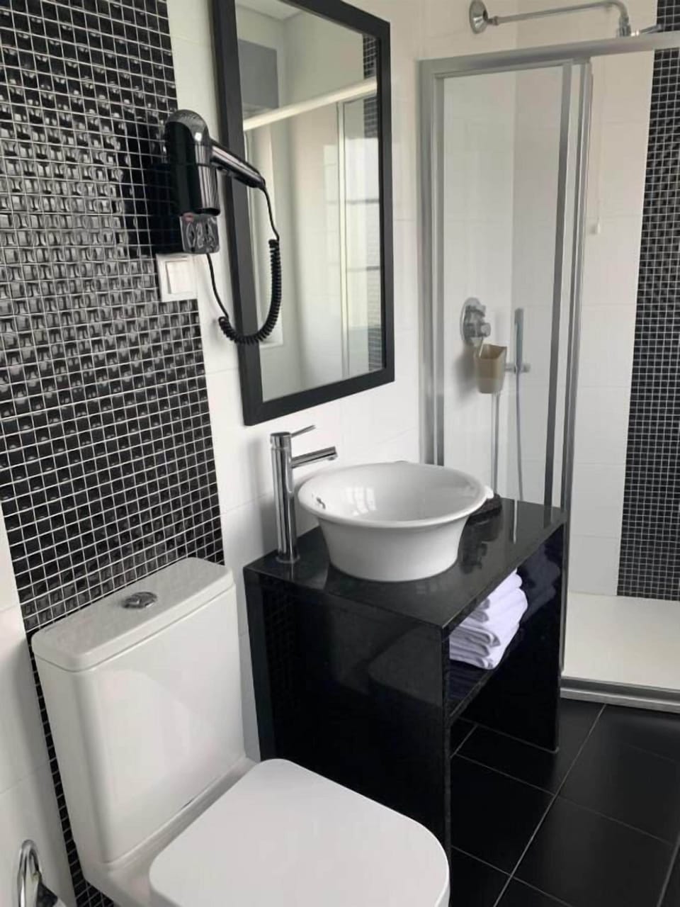 Triple Room, City View | Bathroom