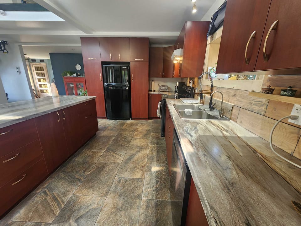 Cuisine toute équipée / Fully furnished kitchen