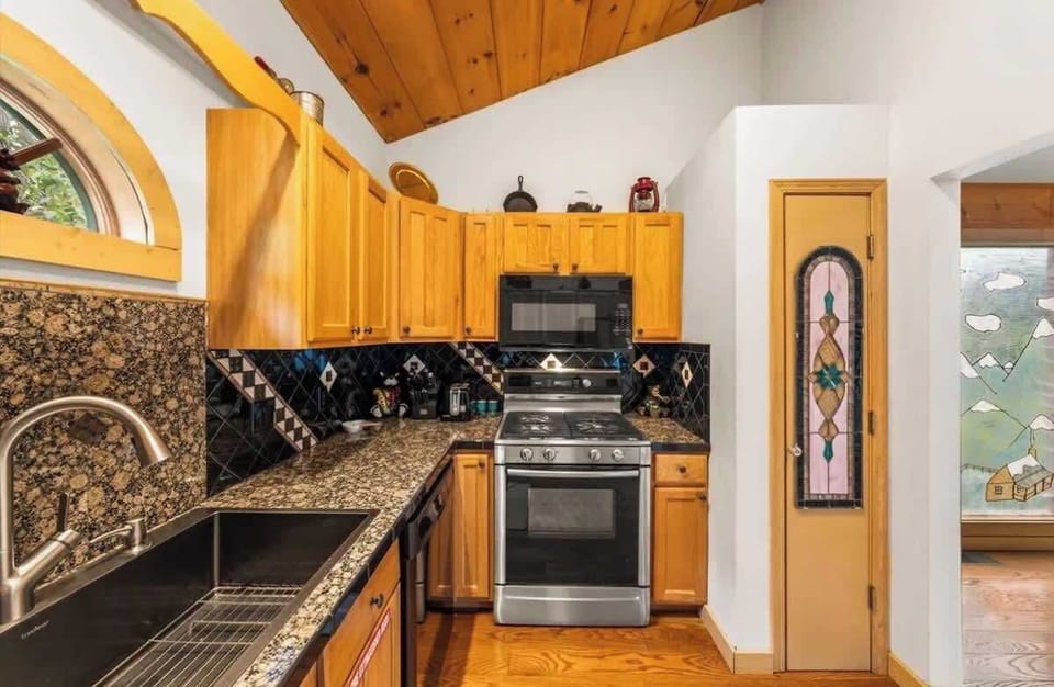 Designed for convenience and comfort, this space is ideal for cooking, gathering, and enjoying meals together.