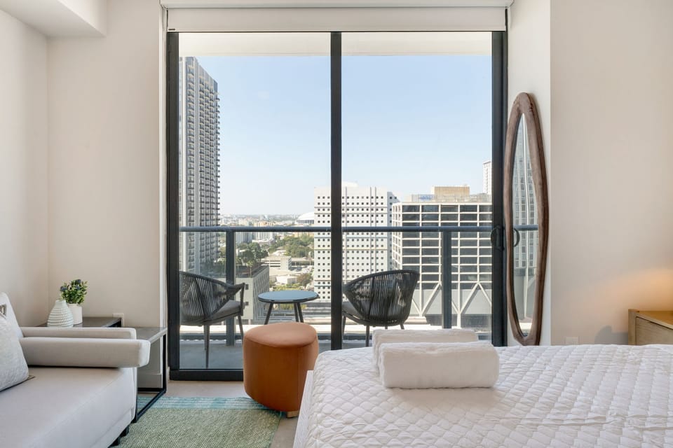 Bedroom with balcony access & city views