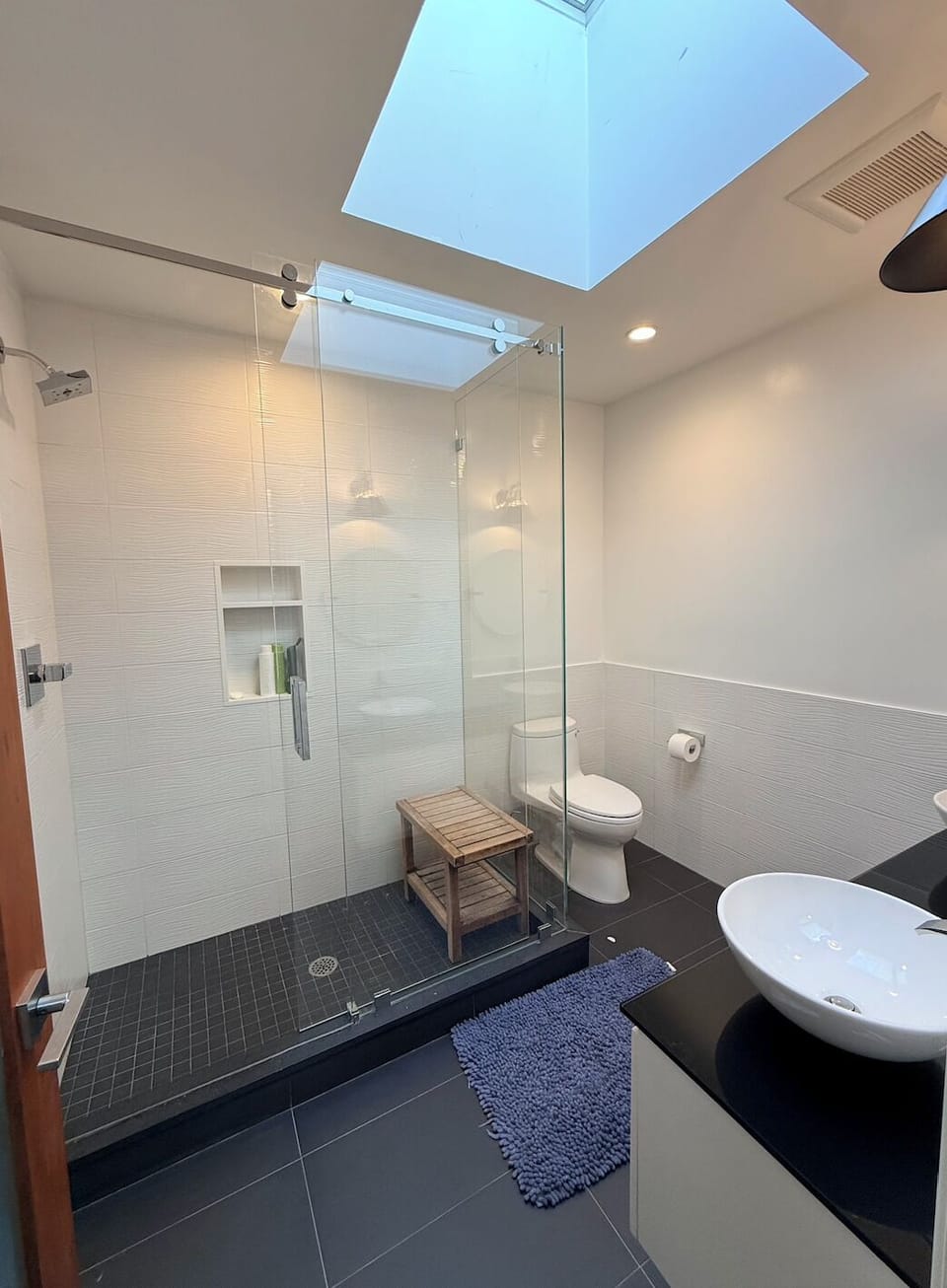Shower + Toilet and 2 sinks 
