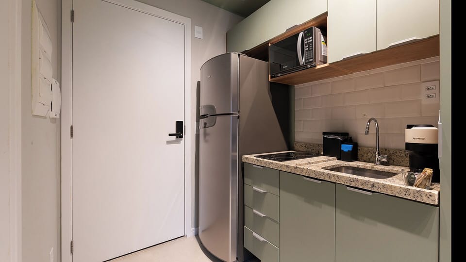 Classic Apartment | Private kitchen | Full-size fridge, microwave, stovetop, cookware/dishes/utensils