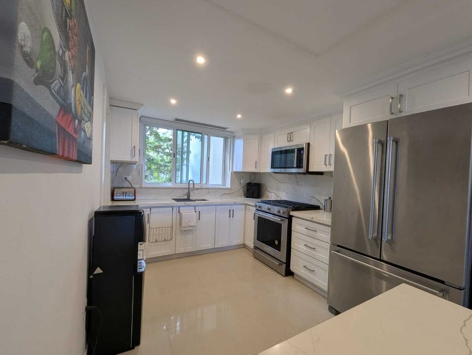 Kitchen, with built in appliances