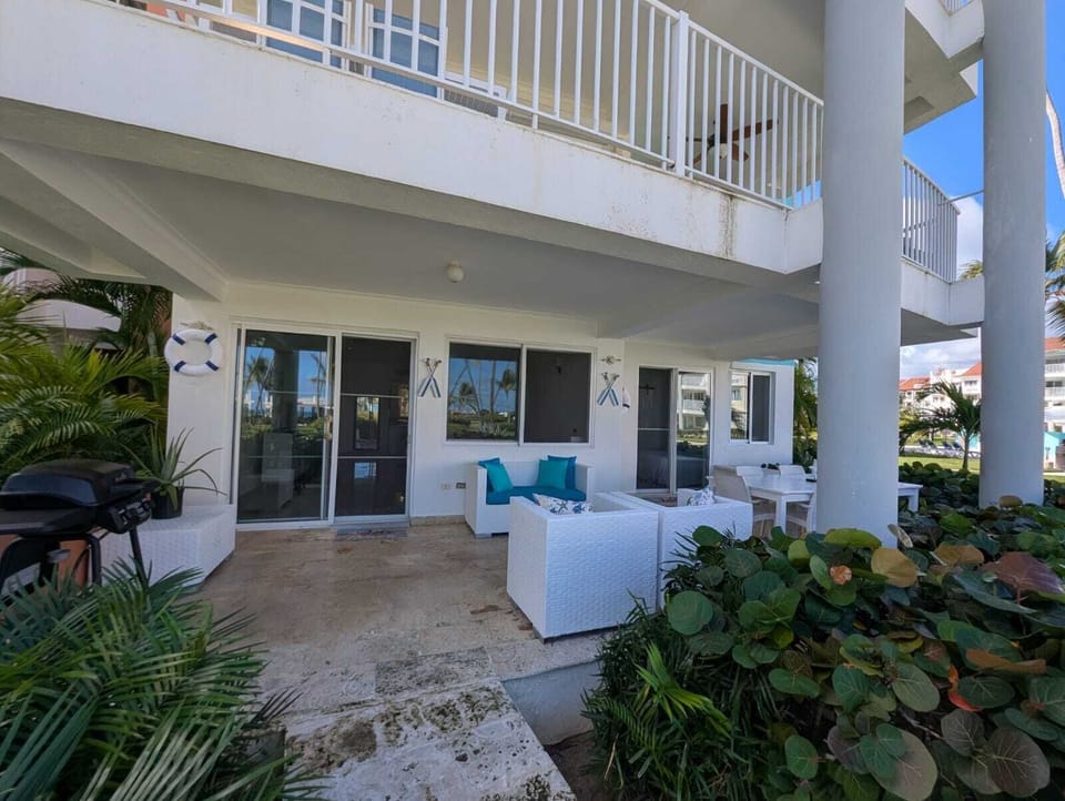 Walkout private patio w/ barbeque and patio furniture