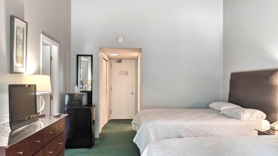 Room with two queen beds