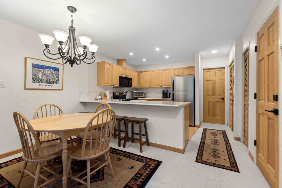 Condo | Dining