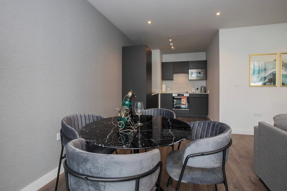 Apartment, 2 Bedrooms, Accessible, Patio | Dining room