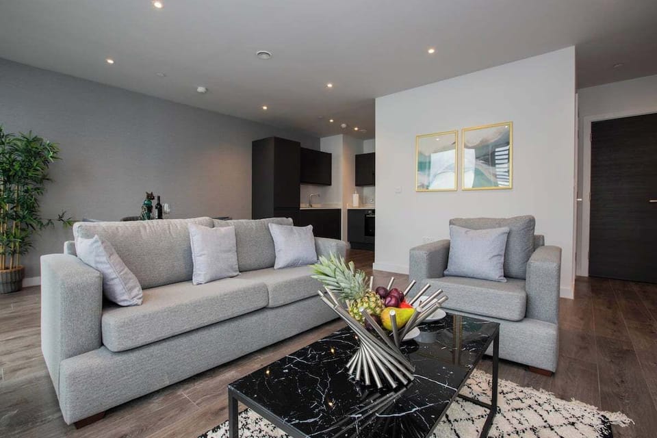 Apartment, 2 Bedrooms, Accessible, Patio | Living room | Books
