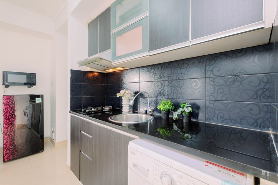 Standard Apartment | Private kitchen | Electric kettle, cookware/dishes/utensils