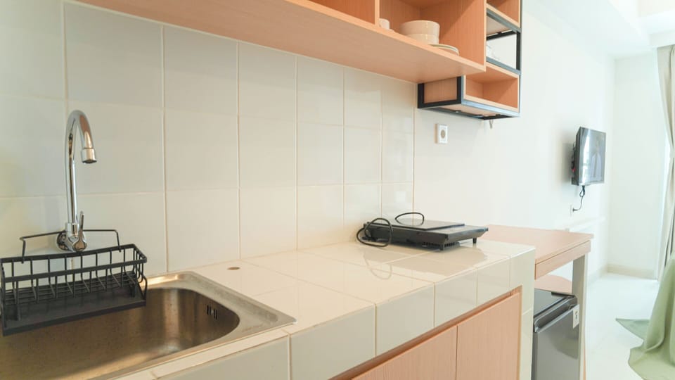 Standard Studio | Private kitchen | Fridge, stovetop, electric kettle, cookware/dishes/utensils