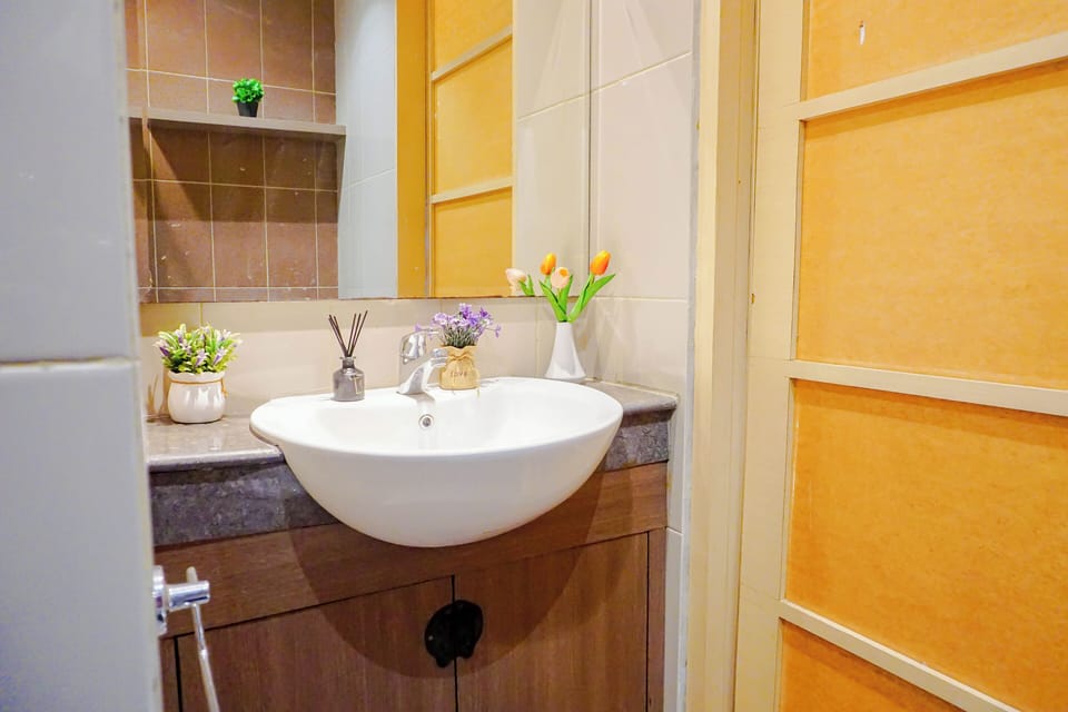Standard Studio | Bathroom