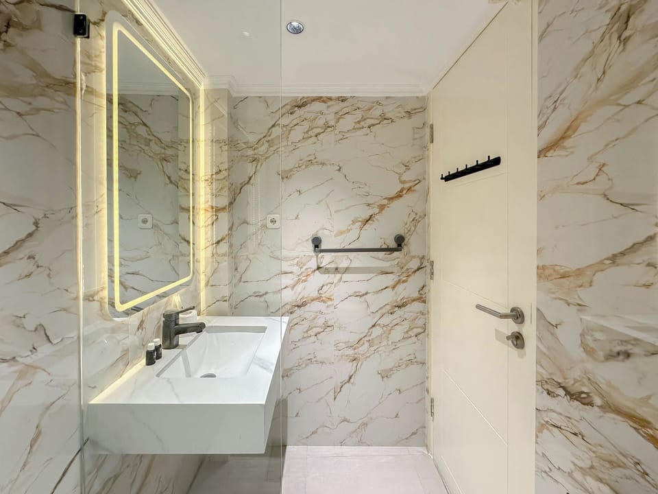 Standard Studio | Bathroom
