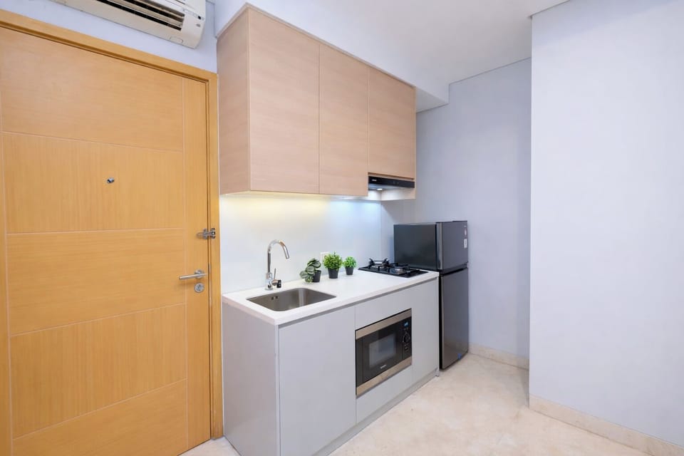 Standard Apartment | Private kitchen | Fridge, stovetop, electric kettle, cookware/dishes/utensils