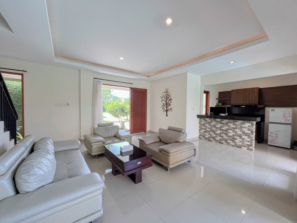 Standard Apartment | Living area