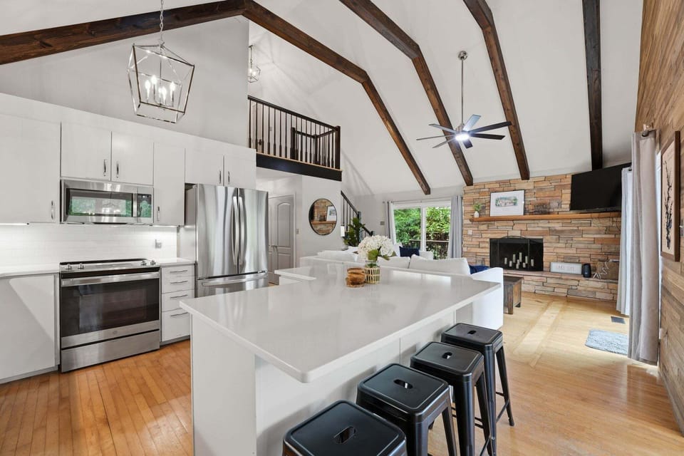 Fully stocked kitchen with island seating for 4.