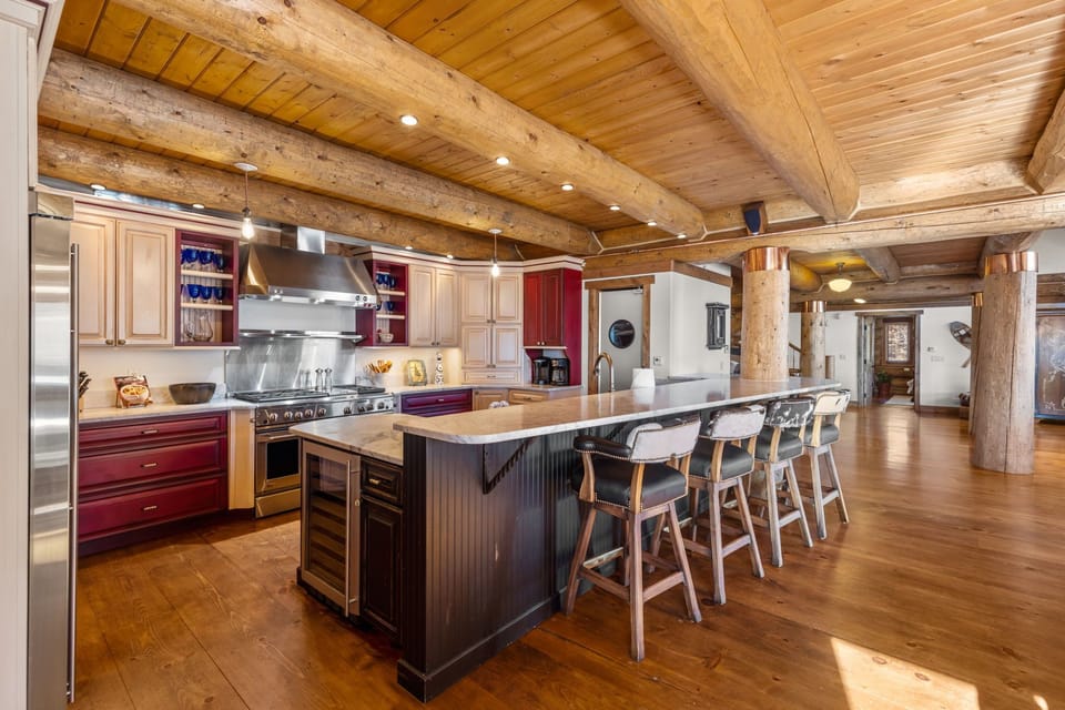 Large breakfast bar with seating for 5 people.