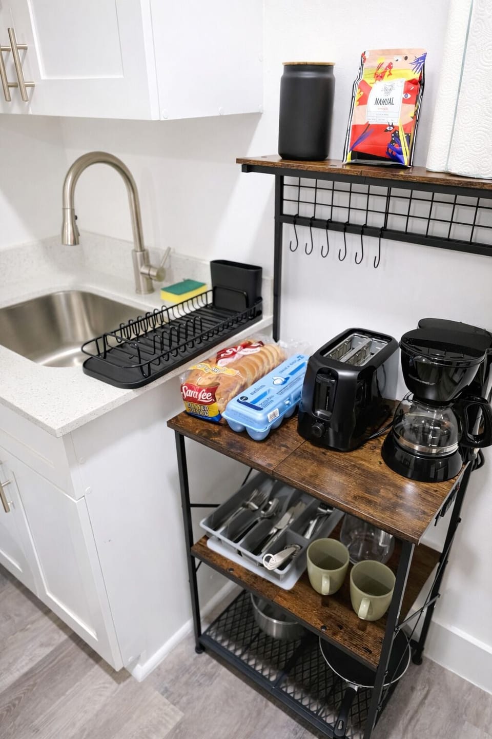 Comfort Studio, Kitchenette | Private kitchen | Fridge, microwave, oven, stovetop