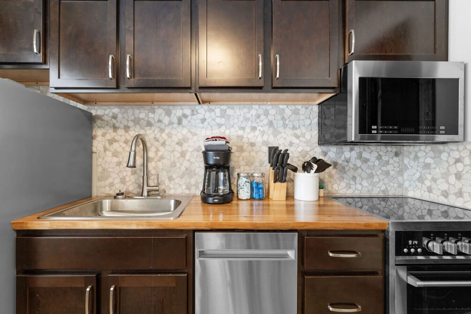 Spotless Kitchenette!