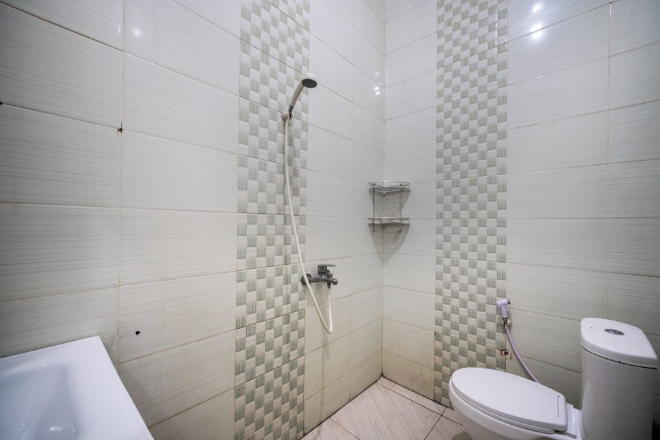 Deluxe Double Room | Bathroom | Shower, bidet, towels