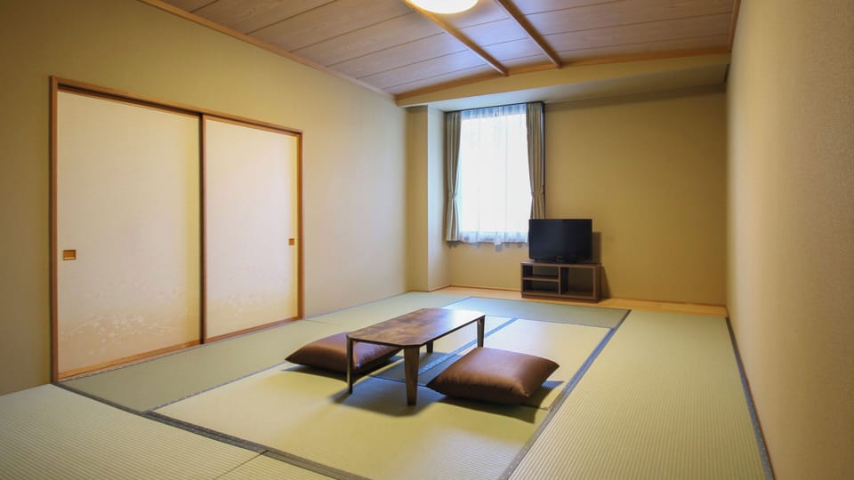 Superior Japanese-Western-Style Twin Room - Shower Only - Non-Smoking | Free WiFi, bed sheets