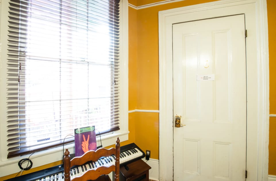 1 Bed in Shared Dormitory, Mixed Dorm, Shared Bathroom (5 bunk beds) | Free WiFi, bed sheets