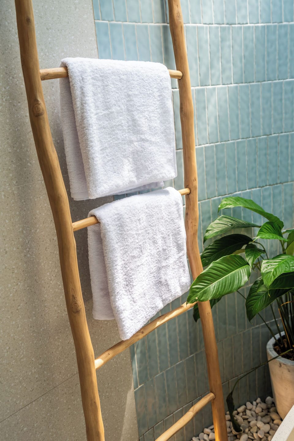 Deluxe Villa, Pool View | Bathroom | Free toiletries, towels, soap, shampoo