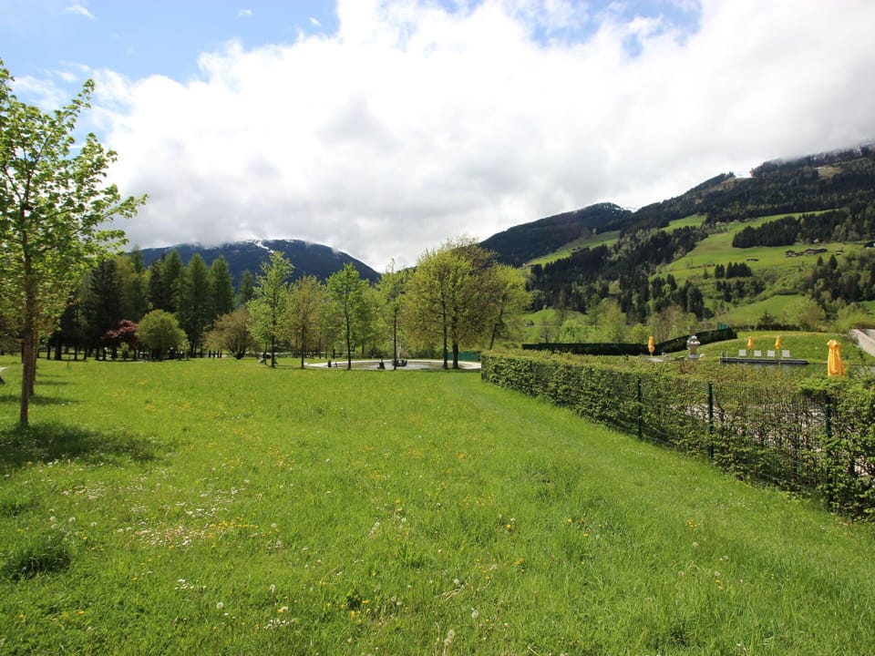 Cloud, Sky, Plant, Mountain, Natural Landscape, Tree, Land Lot, Landscape, Grassland, Plain
