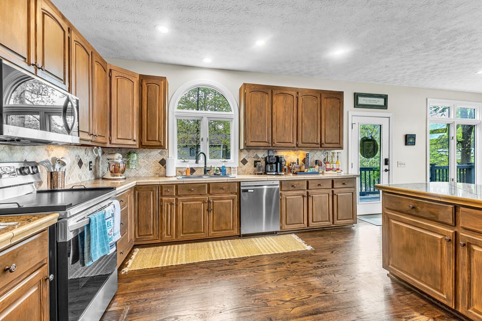 Main Level Kitchen - fully stocked!! (including coffee bar & water bar)