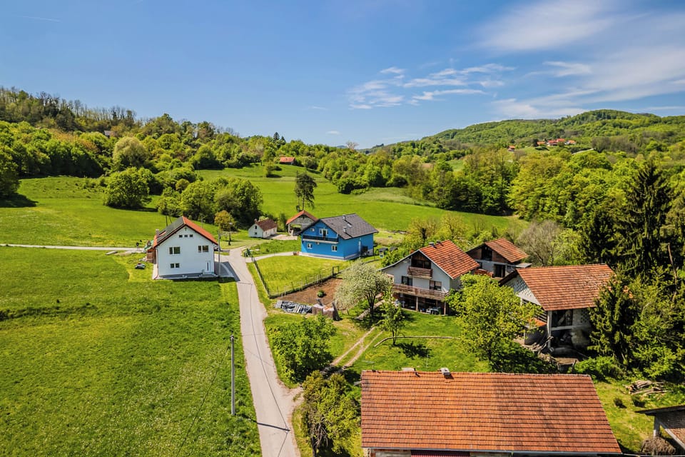 Family House, 4 Bedrooms, 2 Bathrooms (4 - Bedroom House With Hot Tub &) | Aerial view