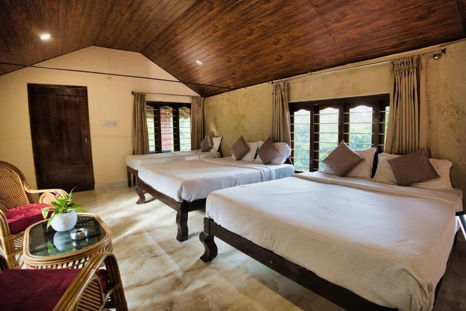 Family Room | Iron/ironing board, free WiFi