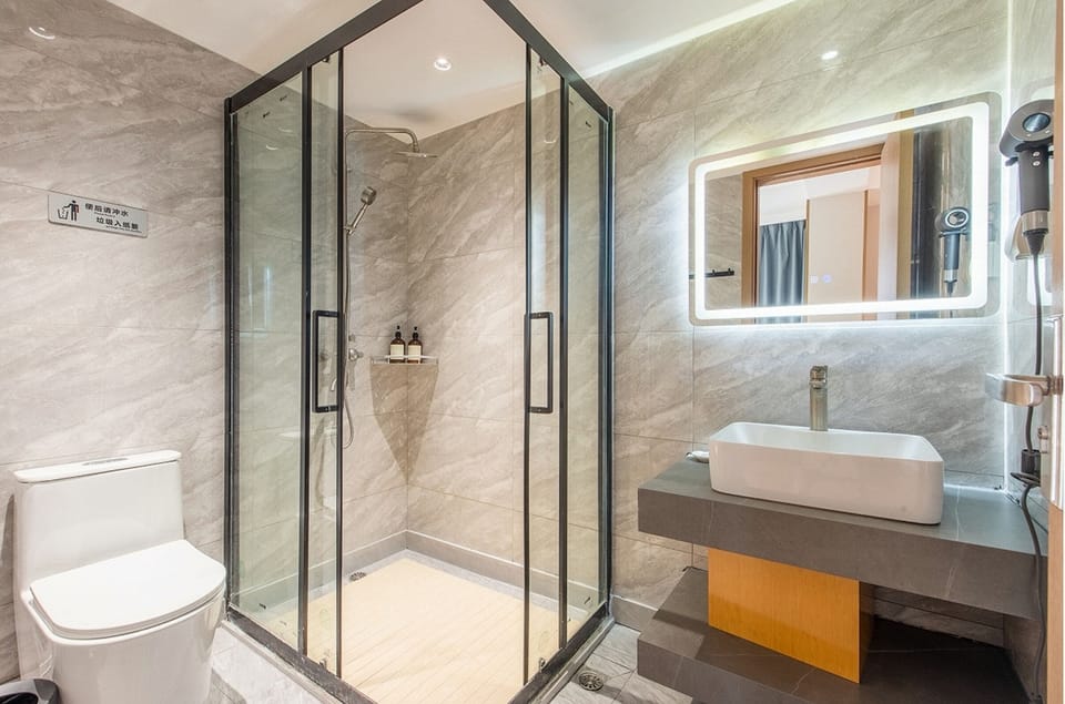 Standard Double Room | Bathroom | Shower, hair dryer, slippers, towels
