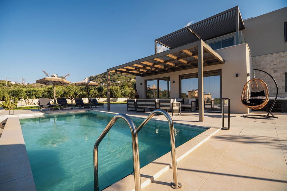 Building Exterior, Outdoor, Pool