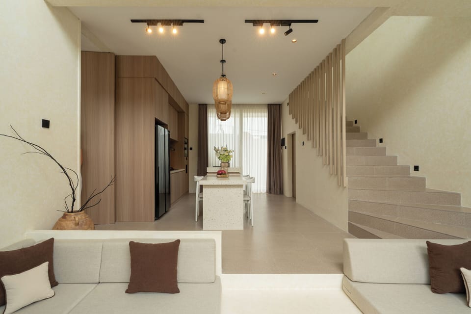 Deluxe Villa, 2 Bedrooms, Balcony, Pool View | Dining room