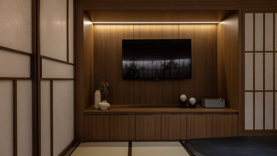 Signature | Blackout drapes, soundproofing, free WiFi