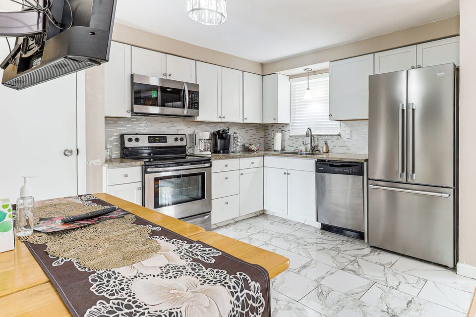 Kitchen | Main Level