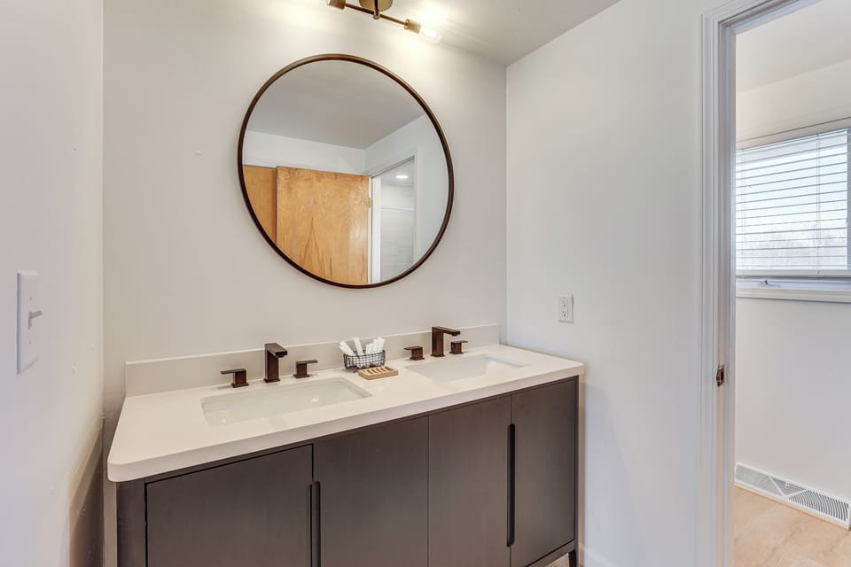 Full Bathroom | 2nd Floor