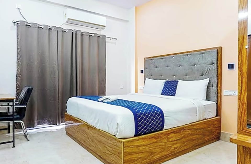 Deluxe Double Room, Air conditioning | Hypo-allergenic bedding, desk, soundproofing, free WiFi