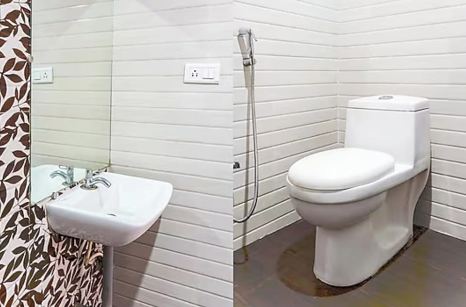 Deluxe Double Room, Air conditioning | Bathroom | Shower, rainfall showerhead, towels, soap