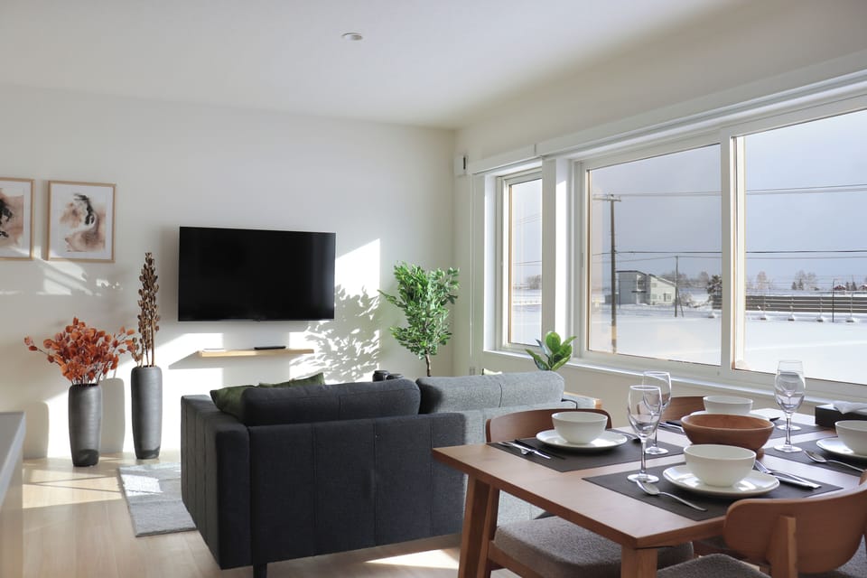 Apartment, 2 Bedrooms, Balcony, Mountain View | Dining
