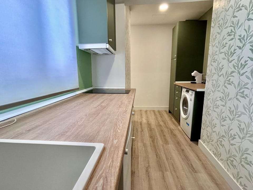 Deluxe Apartment, Balcony, Courtyard View | Private kitchen