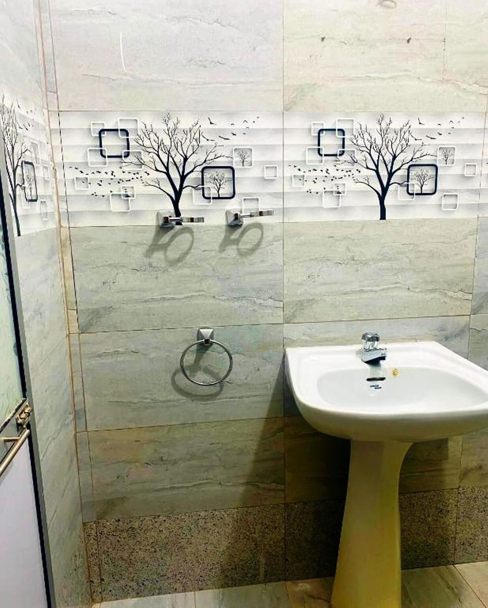 Comfort Double Room, Mountain View | Bathroom | Free toiletries, hair dryer, bidet, towels